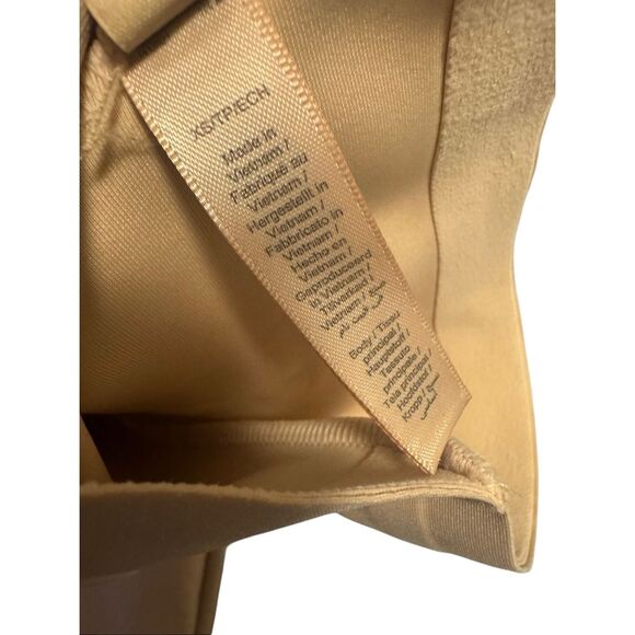 Skims size XS high waisted shapewear shorts - new - Picture 5 of 7